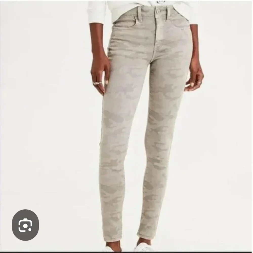 American Eagle Women's Muted Grey Camo Next Level Stretch High Rise Jeggings - 4