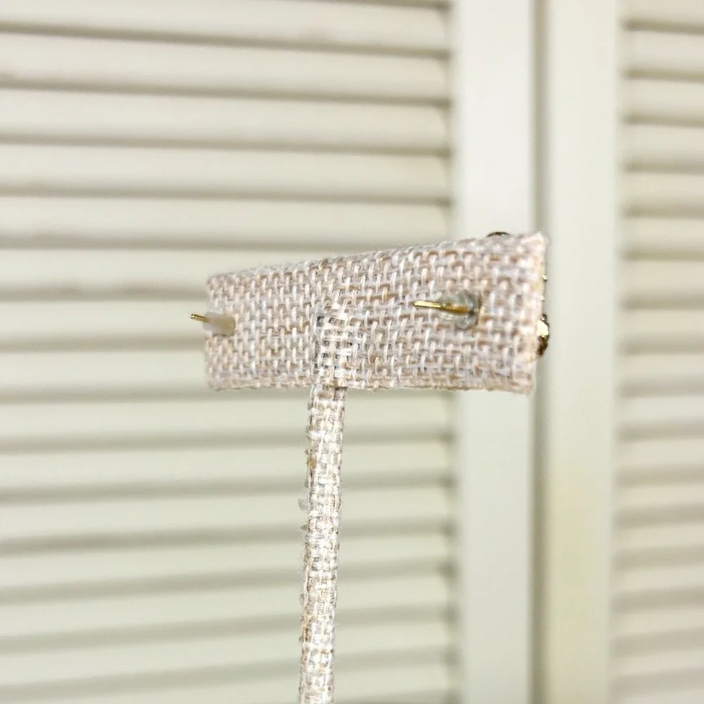 Sarah Coventry earrings styling air