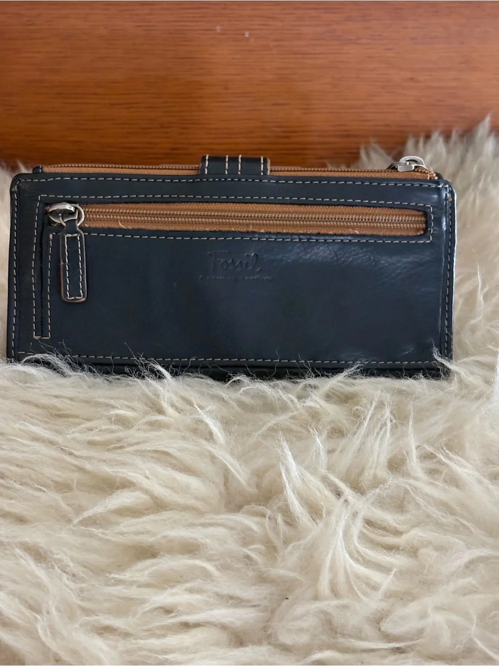 Fossil sleek leather