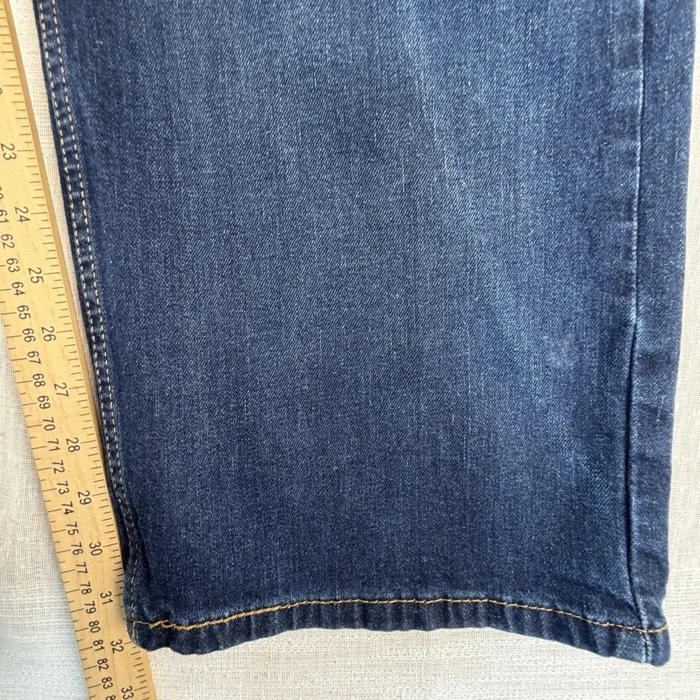 Levis levi dark looking