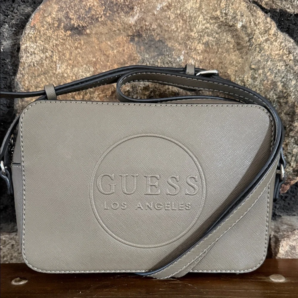 Guess taupe medium
