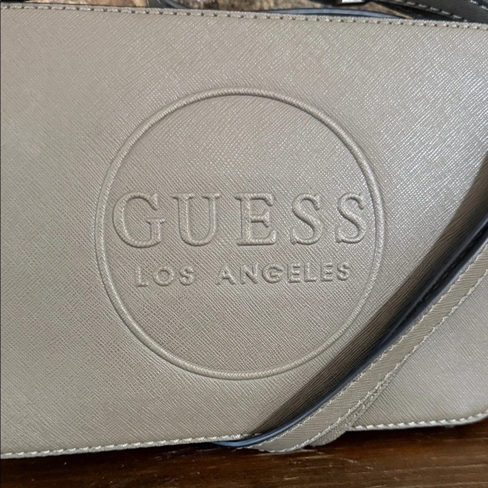 Guess taupe medium