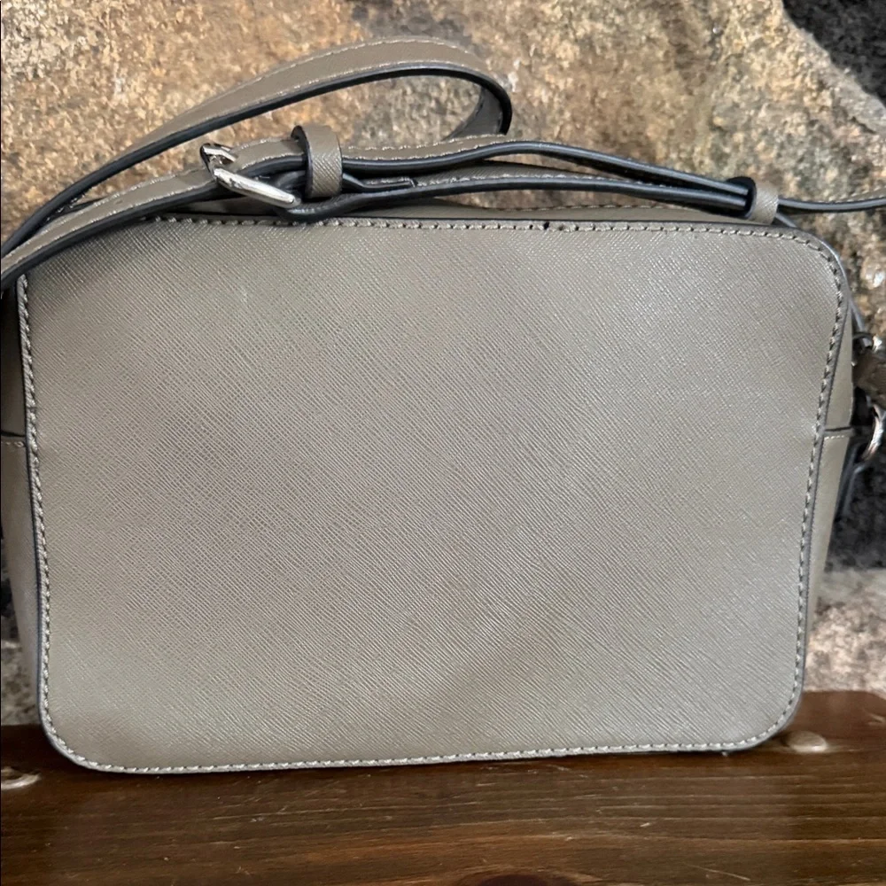 Guess taupe medium