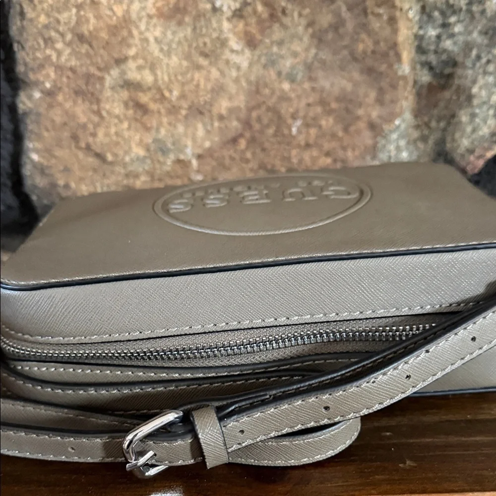 Guess taupe medium