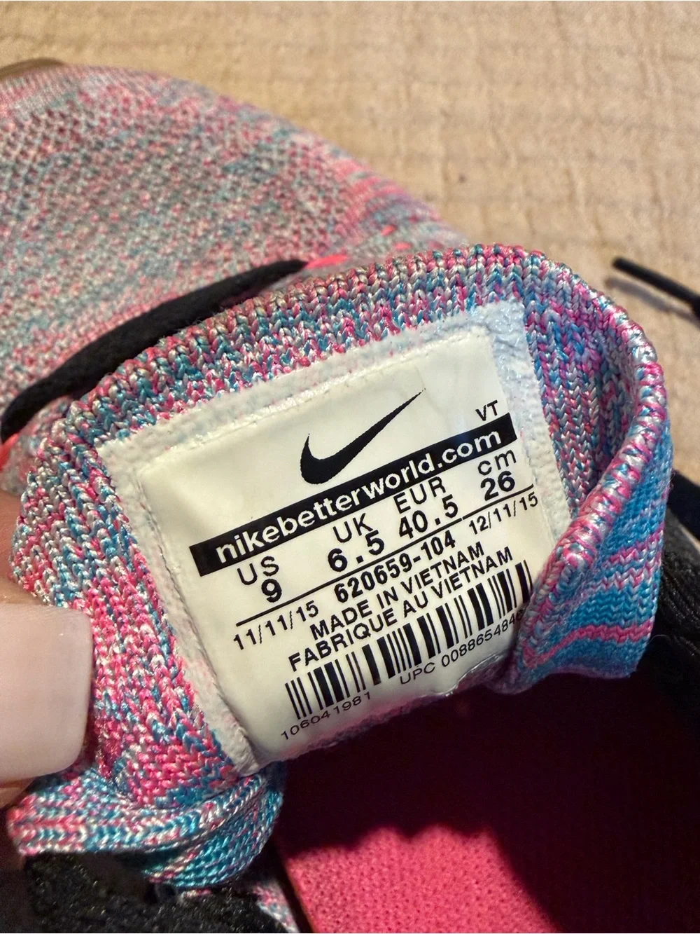 Nike lightweight flyknit