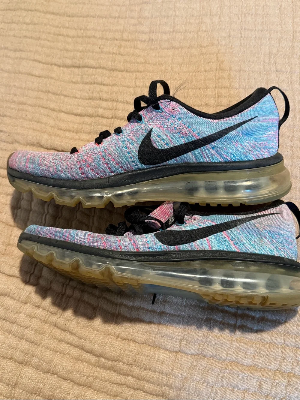Nike lightweight flyknit