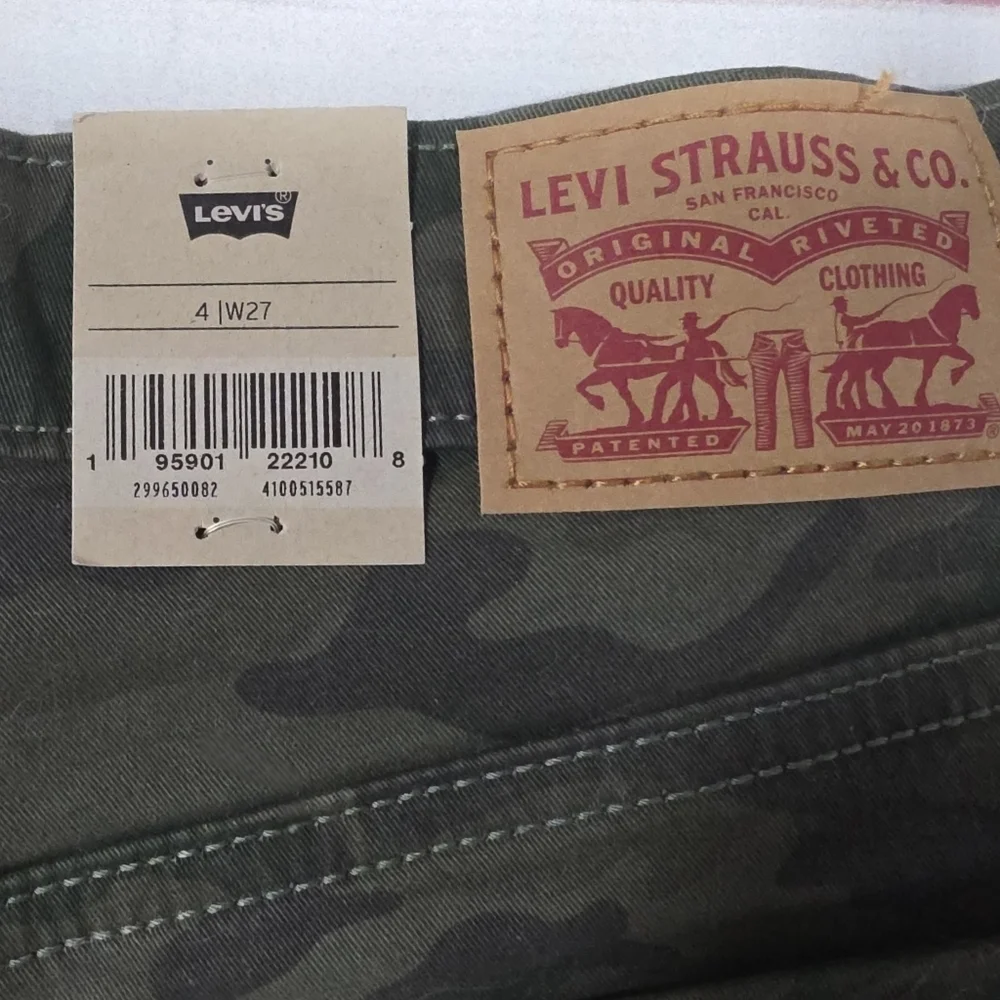 Levis *new tags
