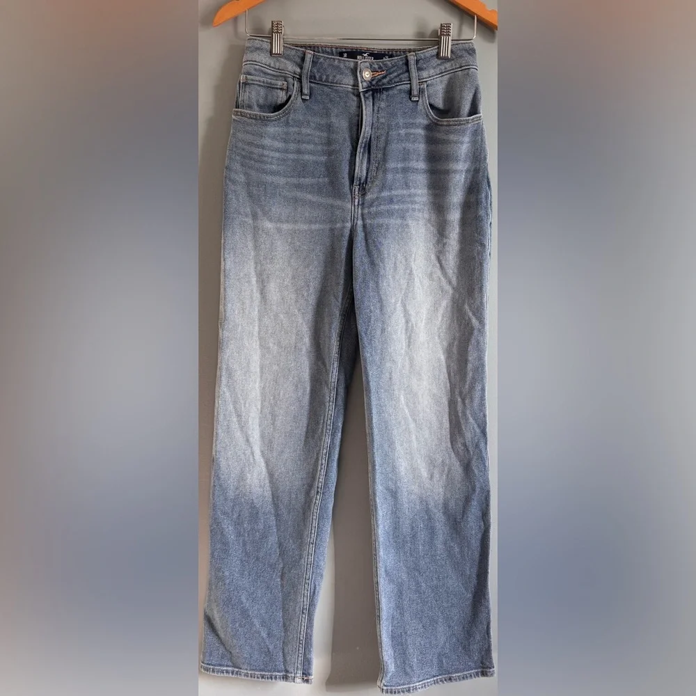Hollister Ultra High Rise Dad Jeans Light Wash Straight Leg Denim 26