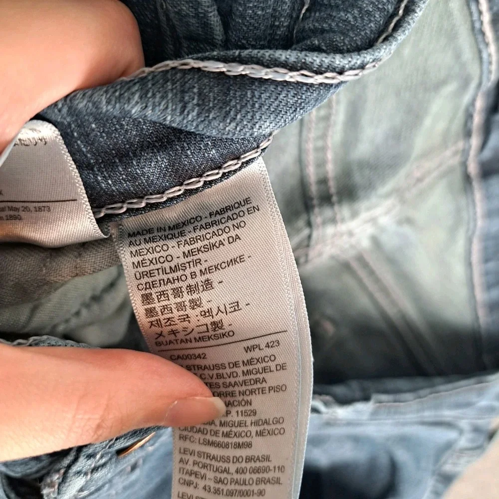 Levis tag says