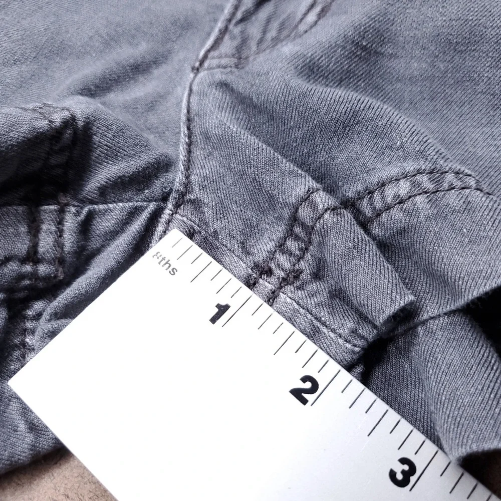 American Eagle Outfitters tag size