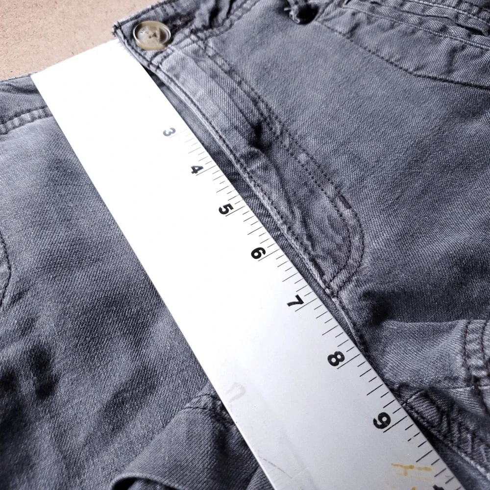 American Eagle Outfitters tag size