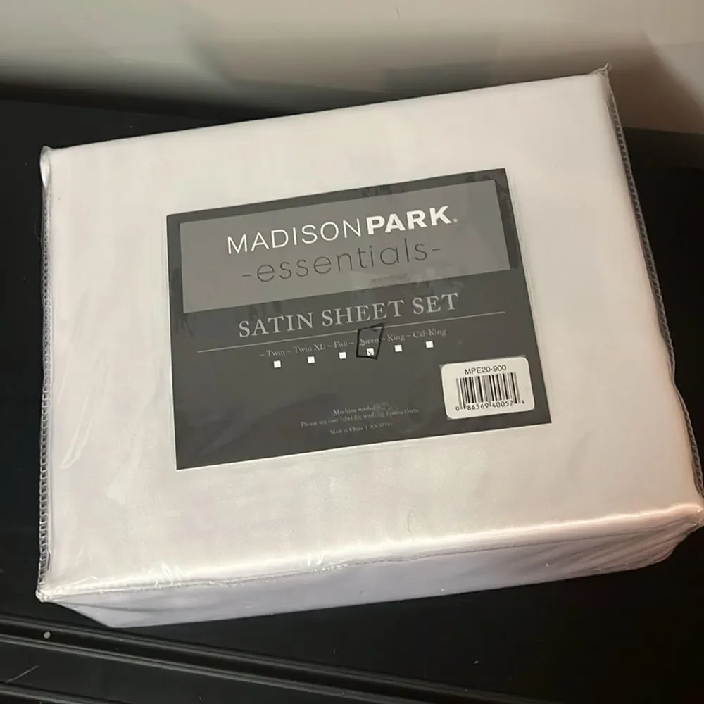 NWT‎ Queen Hotel Border duvet cover set