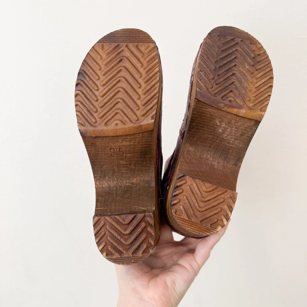 Sanita distressed leather