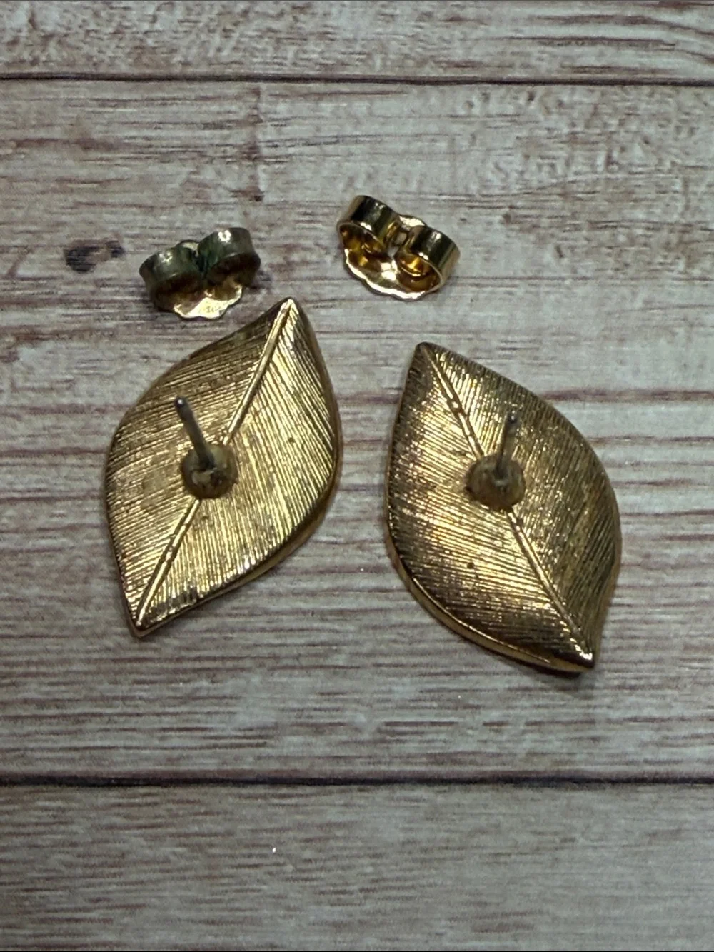 N/A elegant gold