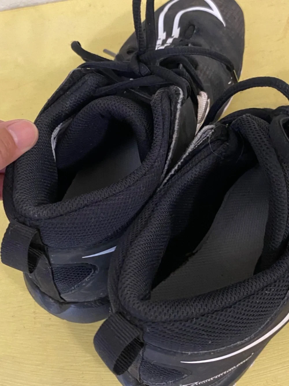 Nike black usage