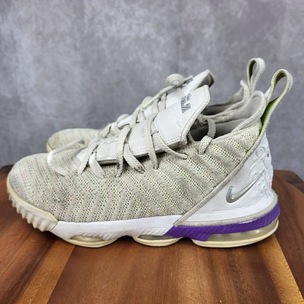 Nike lebron 16
