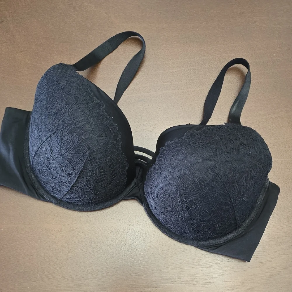 SOMA Elegant Black Lace Pushup Bra Sz 44D‎