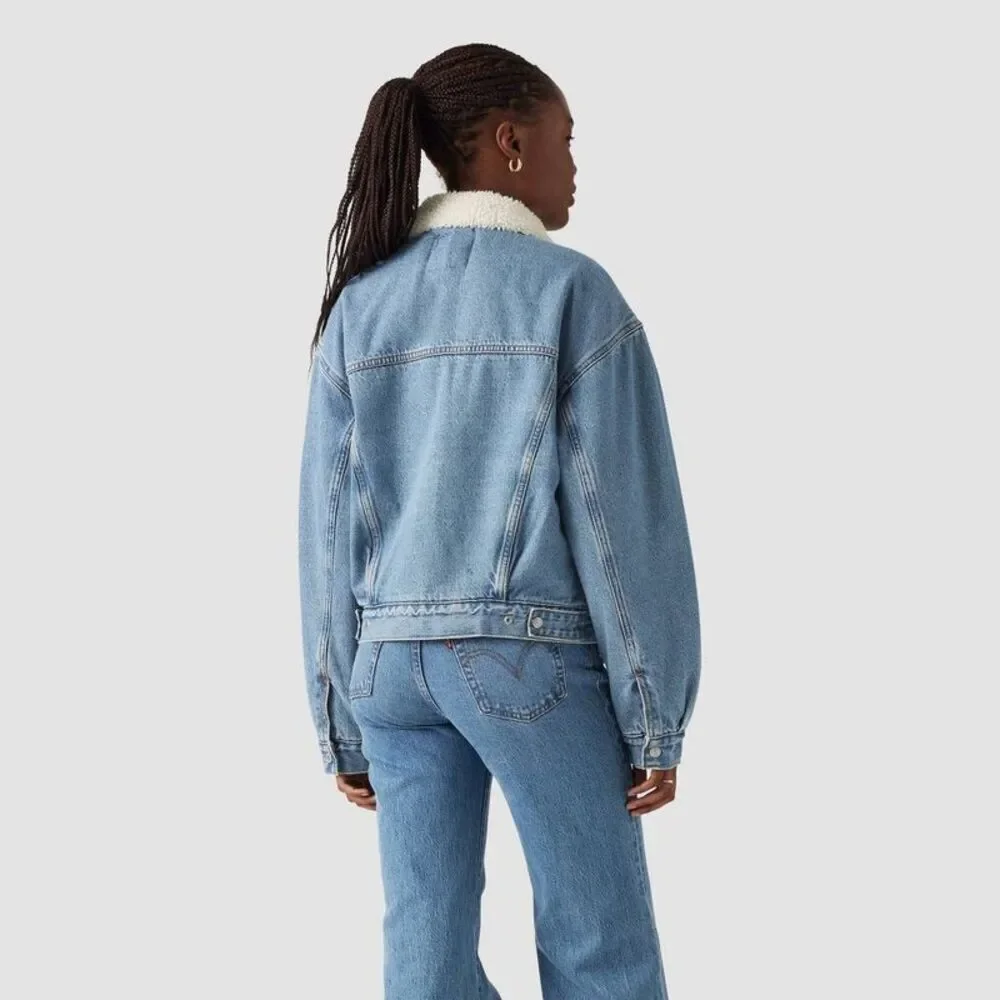 Levis •relaxed fit
