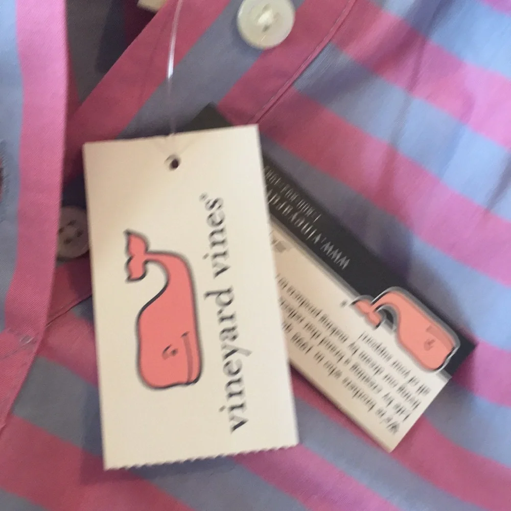 Vineyard vines court side top in‎ light magenta.