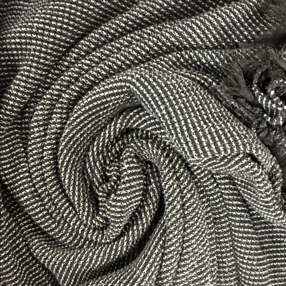 Deletta ruffle lace