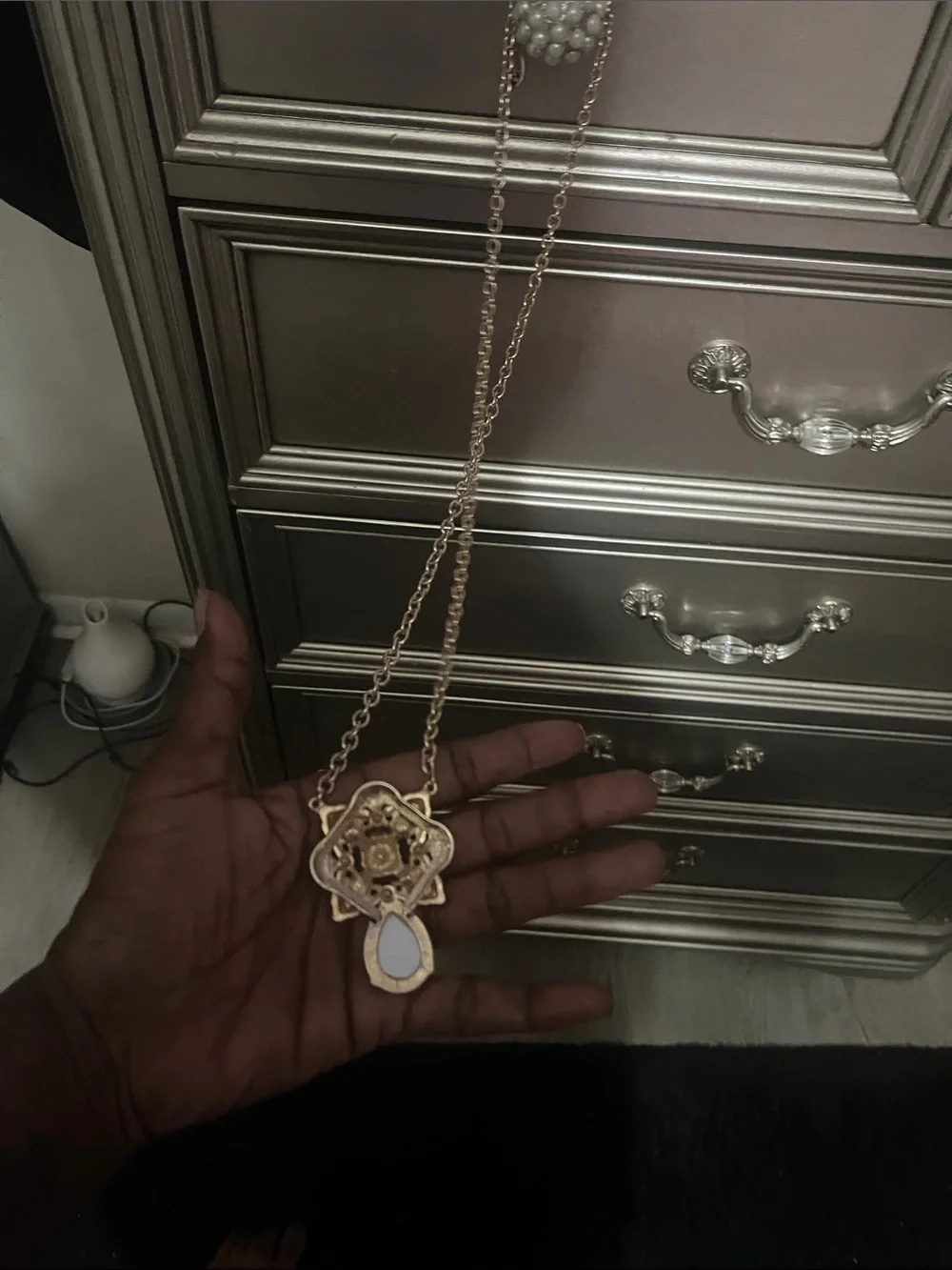 N/A elegant gold