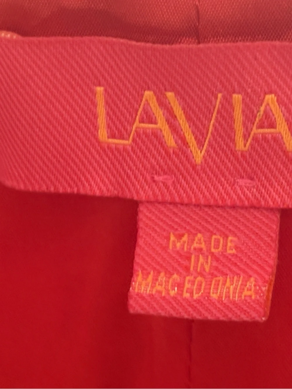 Lavia 18 bright red