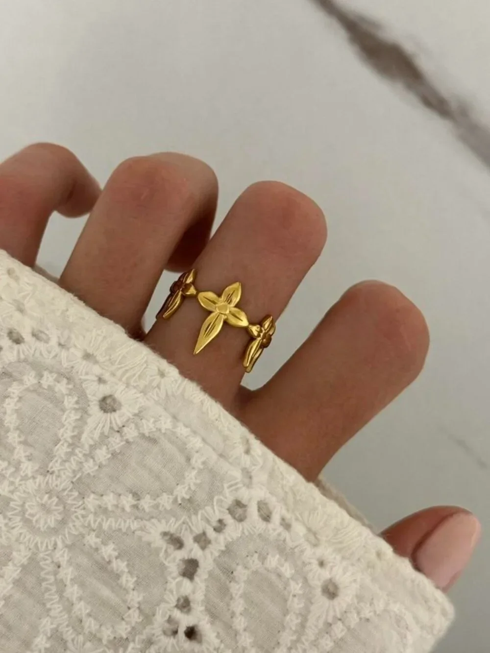 Sku0600‎ Vintage inspired Women Minimalist Ring Stainless steel + gift bag