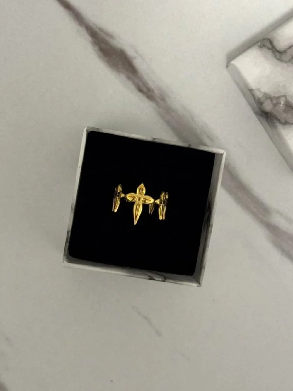 N/A 0600 gold ring