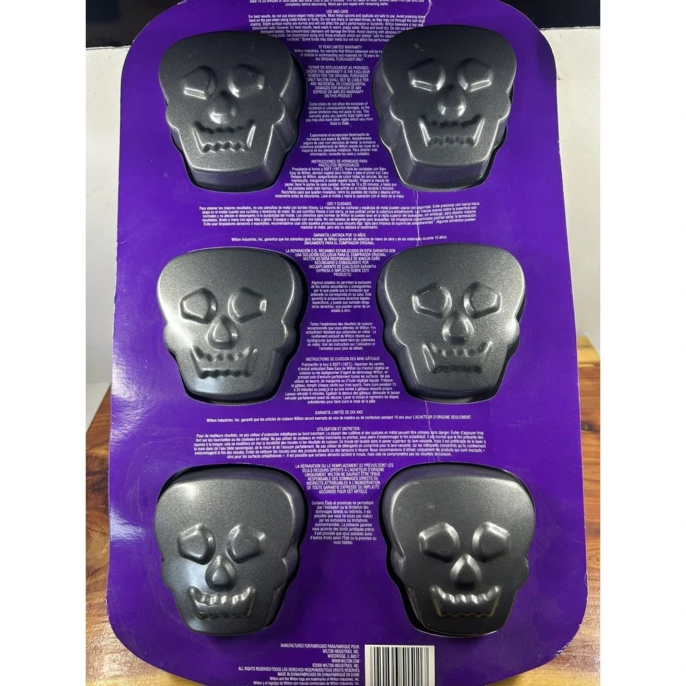 Wilton SKULLS Halloween 6‎ Mini Cakes Pan Non-stick