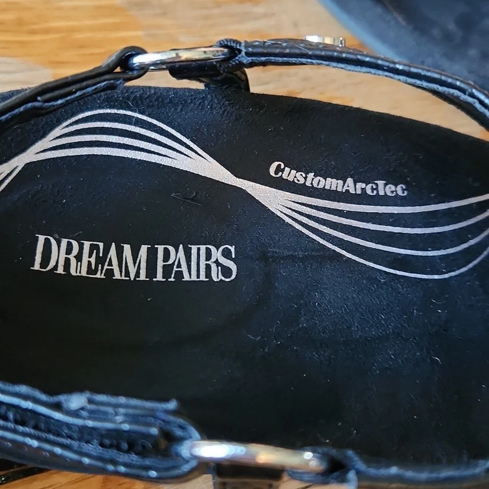 Dream Pairs preowned good