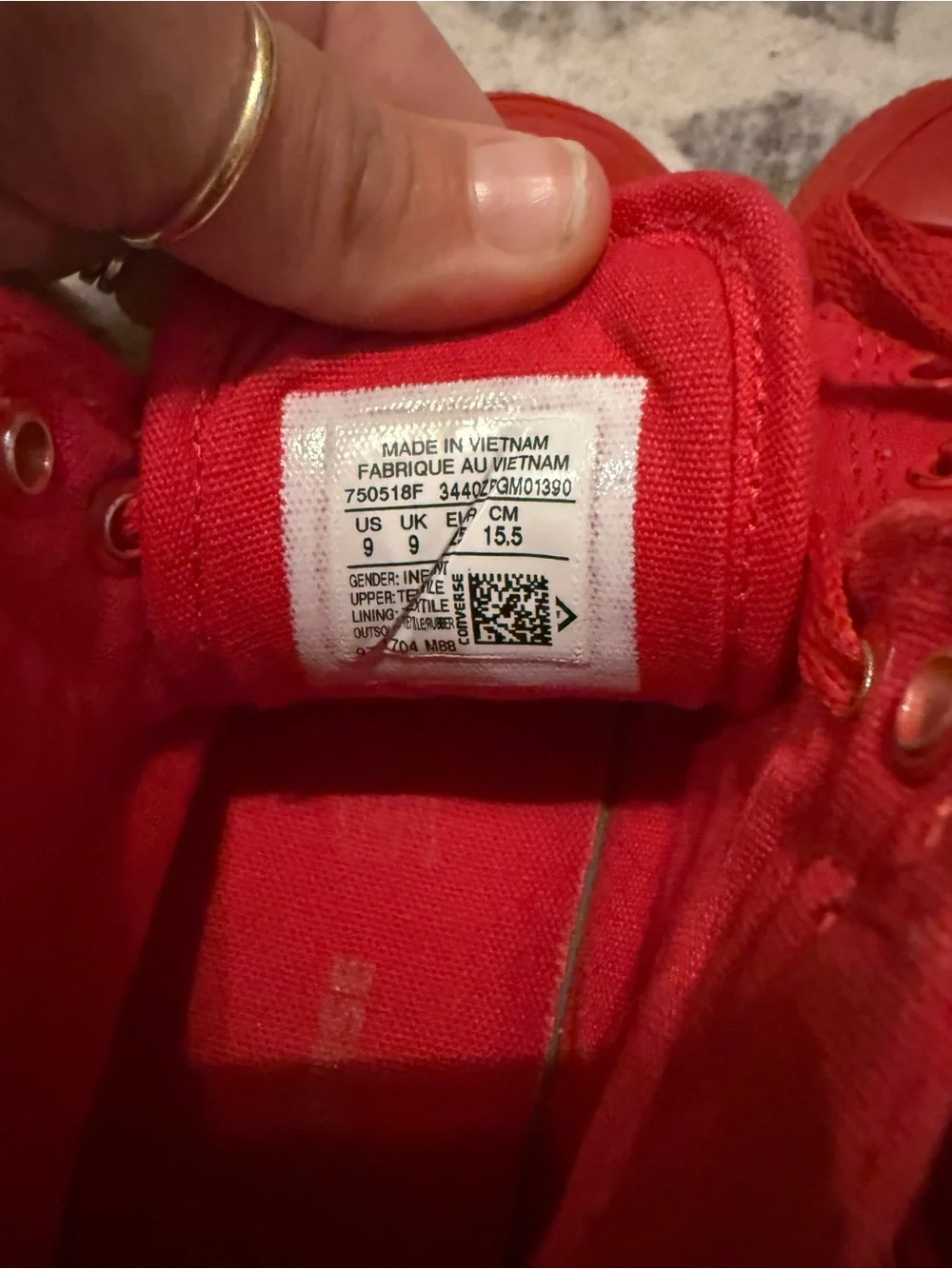 Converse bright red