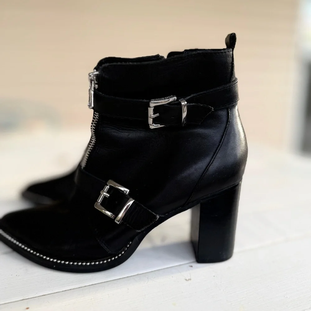 Steve Madden Women's Halle Moto Buckle Leather Booties  Sz‎ 9.5