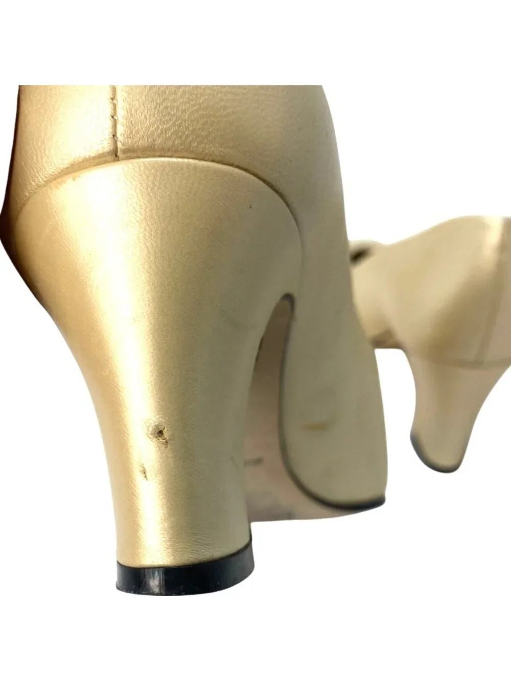 Etienne Aigner these sophisticated