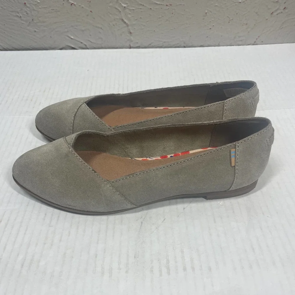 Toms taupe desert size
