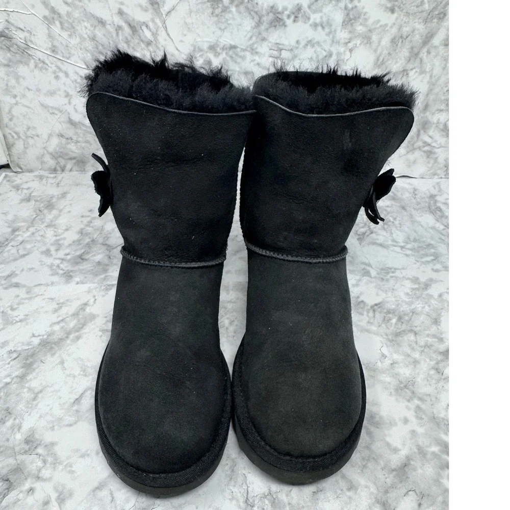 UGG bailey button
