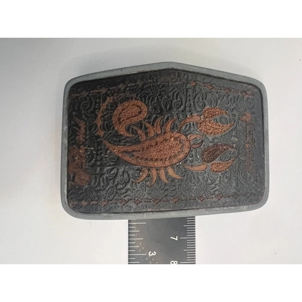 Unbranded vintage belt