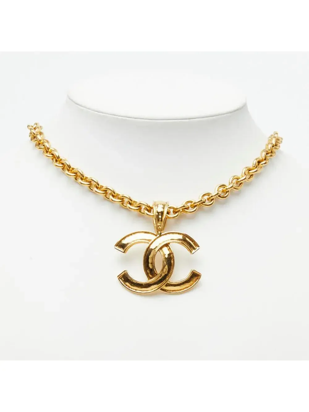 CHANEL elevate your