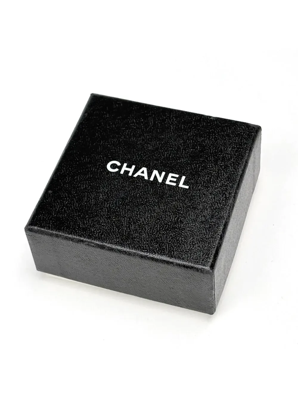 CHANEL elevate your