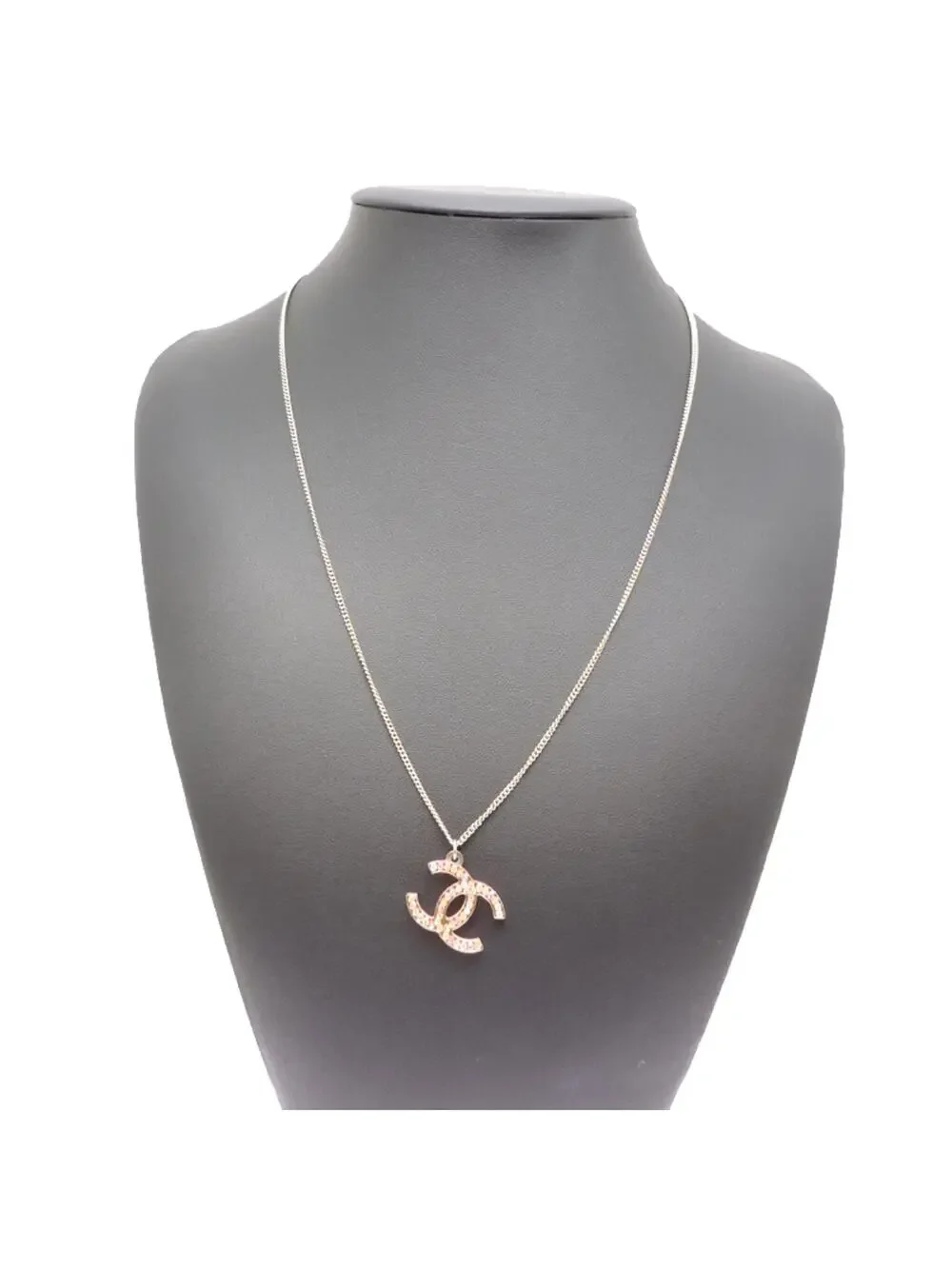 CHANEL elevate your