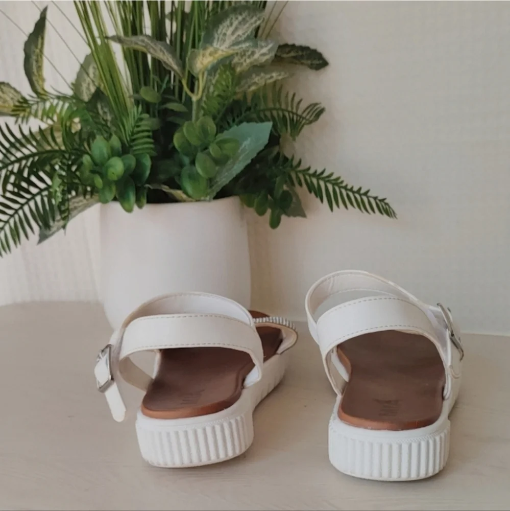 MIA ankle strap