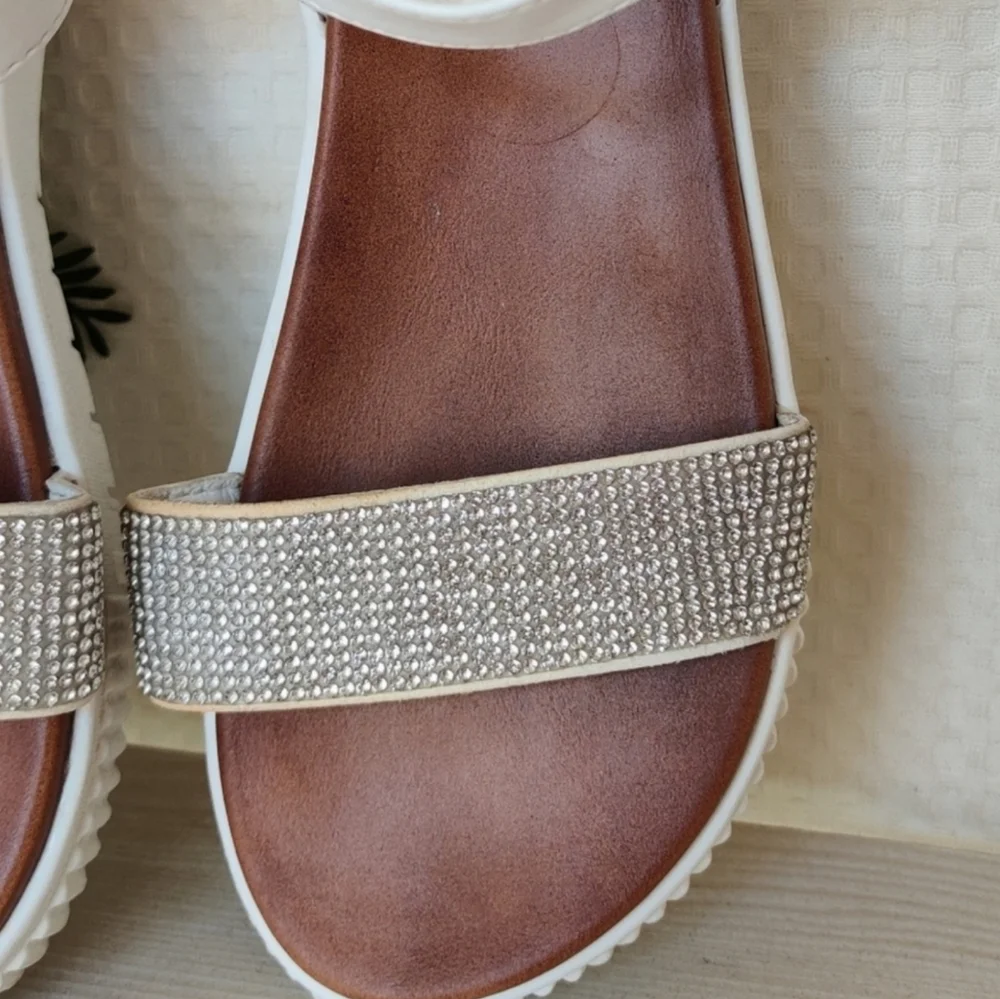 MIA ankle strap