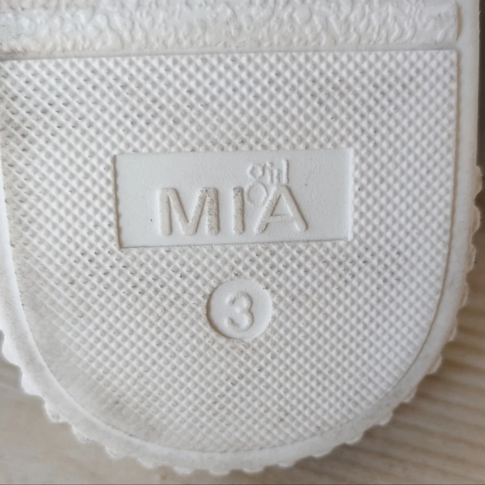 MIA ankle strap