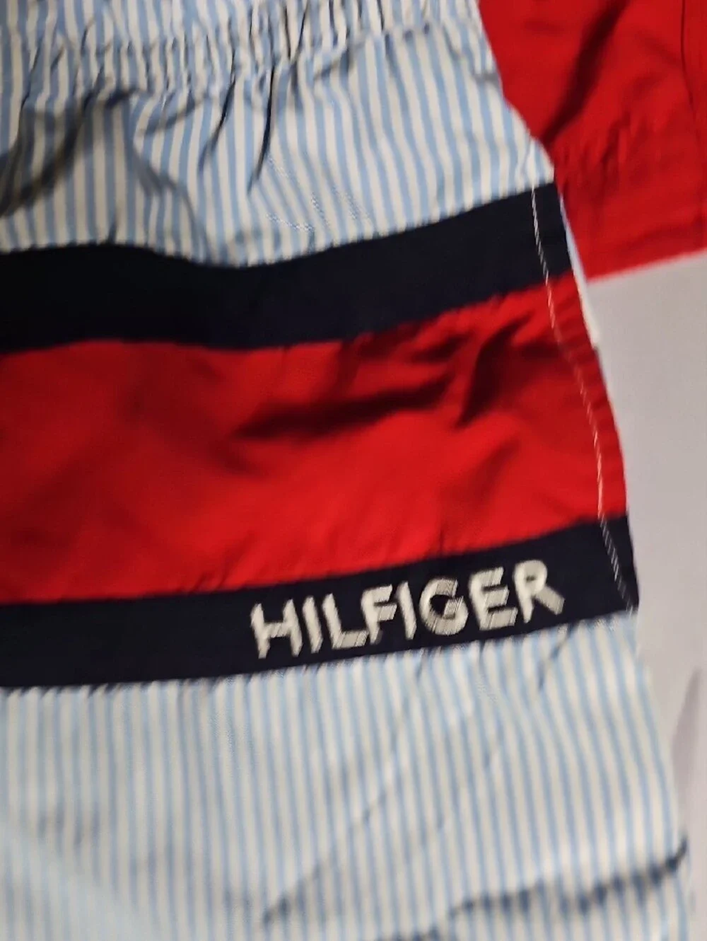Tommy Hilfiger colorblock hybrid