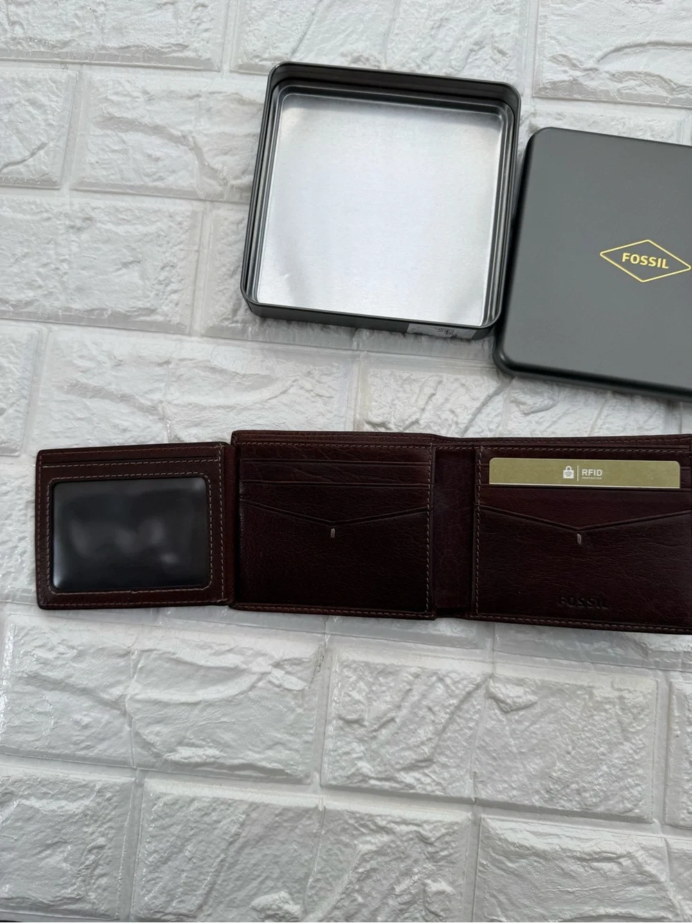 Fossil brand dollar id