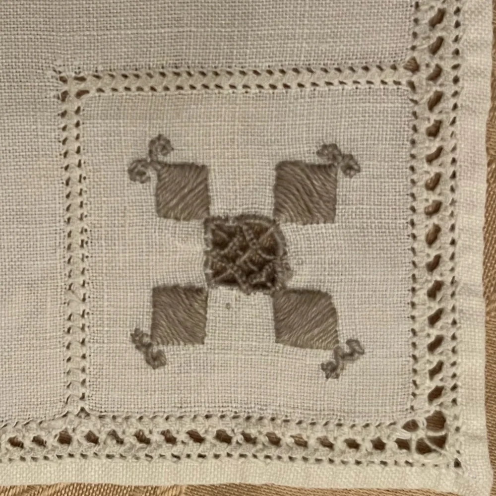 N/A vintage linen