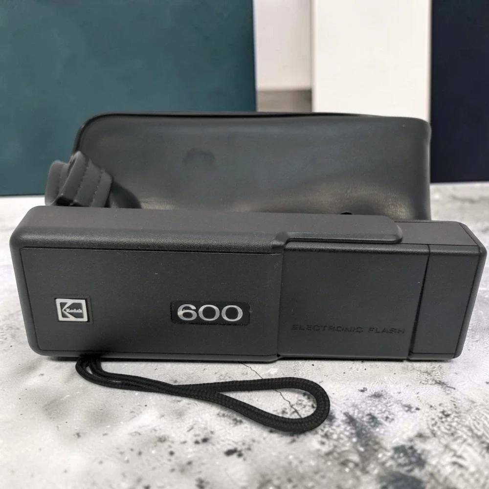 VTG Kodak Tele-EKTRALITE 600 Camera 1980 110 Film Pocket Camera Flash Case Works
