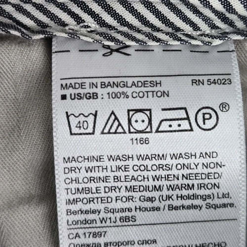 Banana Republic owned smoke may