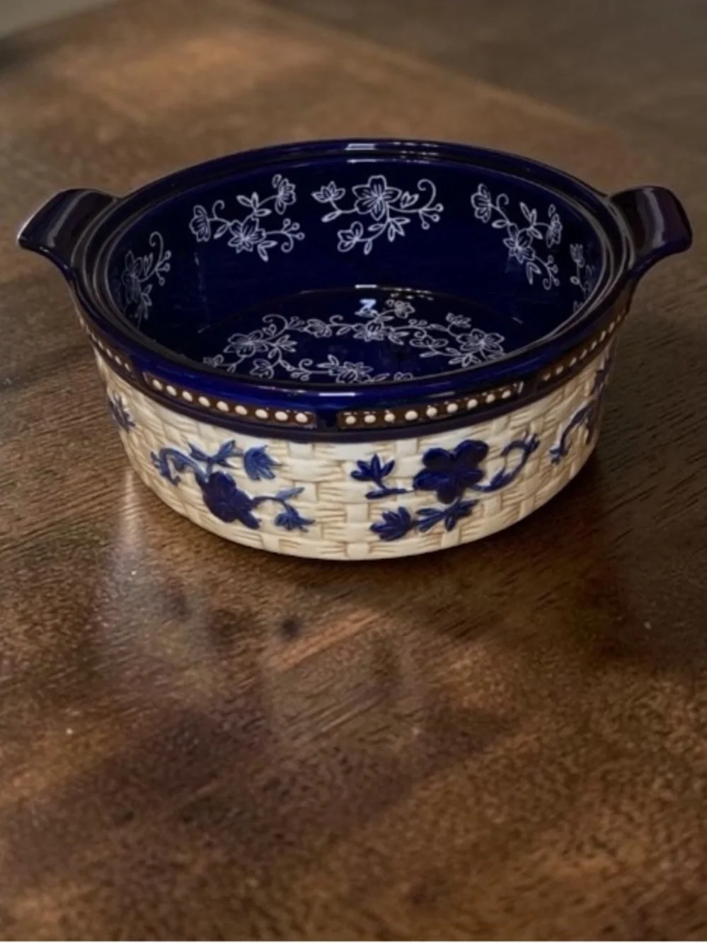 TEMP-TATIONS 2 QT CASSEROLE DISH Floral Lace Basketweave Design Blue Tan White