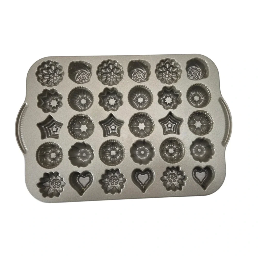 Nordic Ware Bundt Tea Cakes‎ and Candies Pan, Makes 30 Candies or Cakes