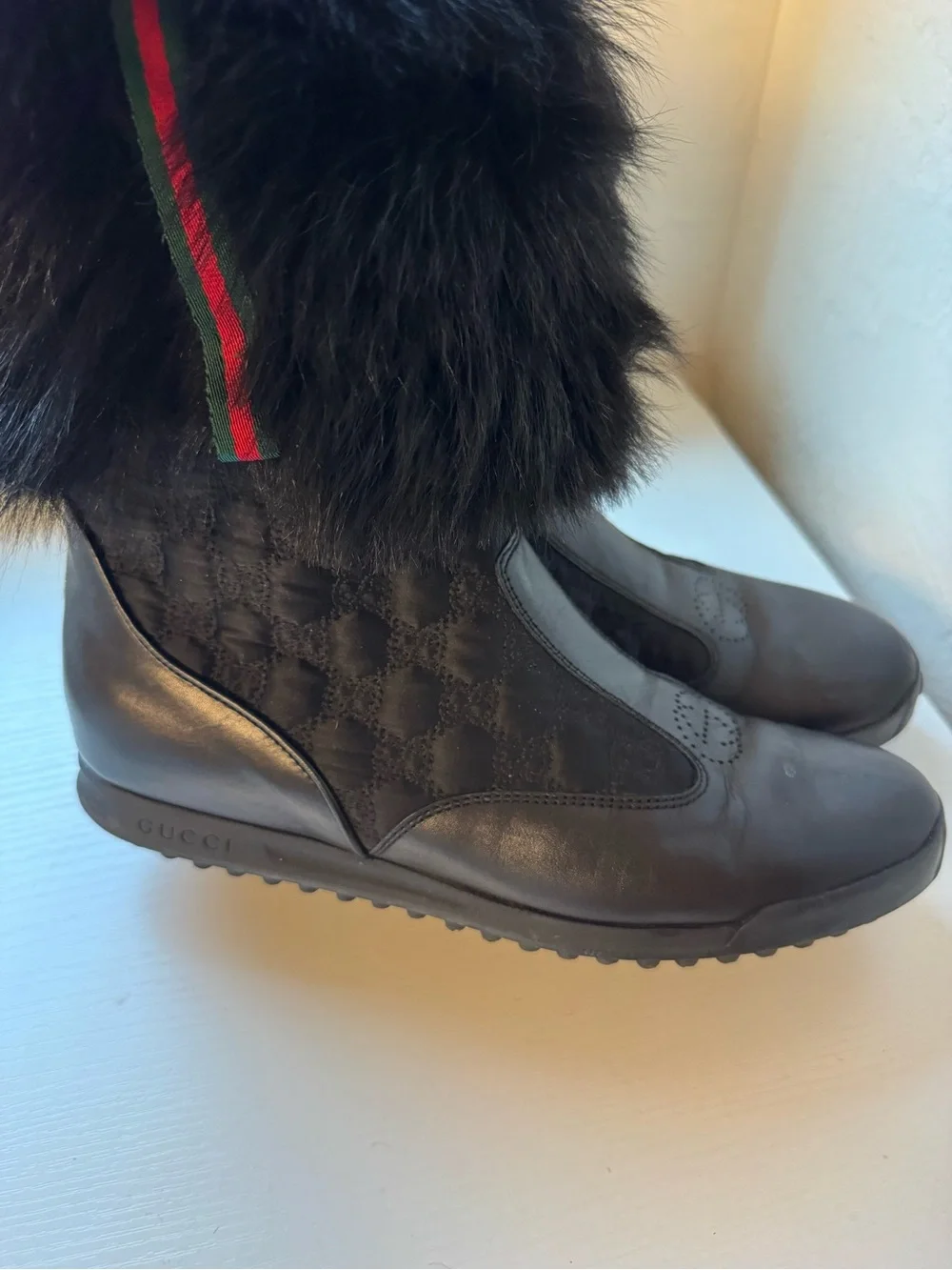 Gucci women’s black
